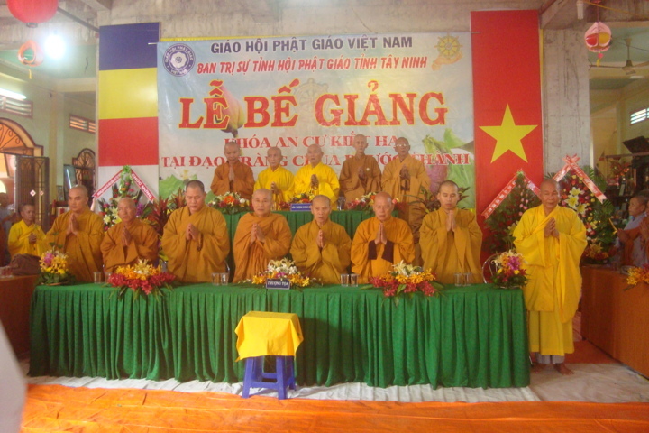 The Executive Board of Tay Ninh’s Vietnam Buddhist Sangha holds the closing ceremony for the summer retreat course 2014  (B.E 2558)
